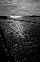 « Le gamin sur la plage »