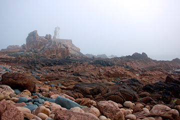 « La côte le matin sous la brume... »