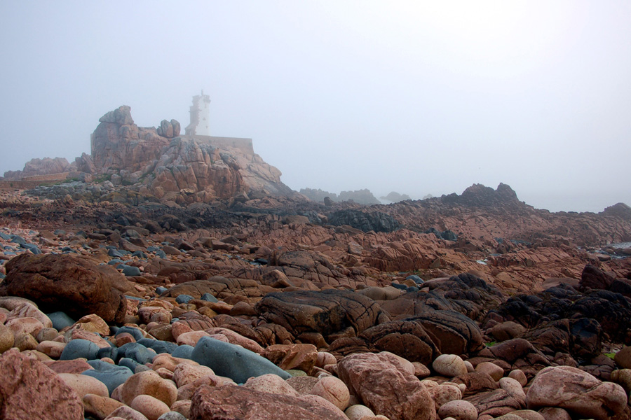 « La côte le matin sous la brume... »
