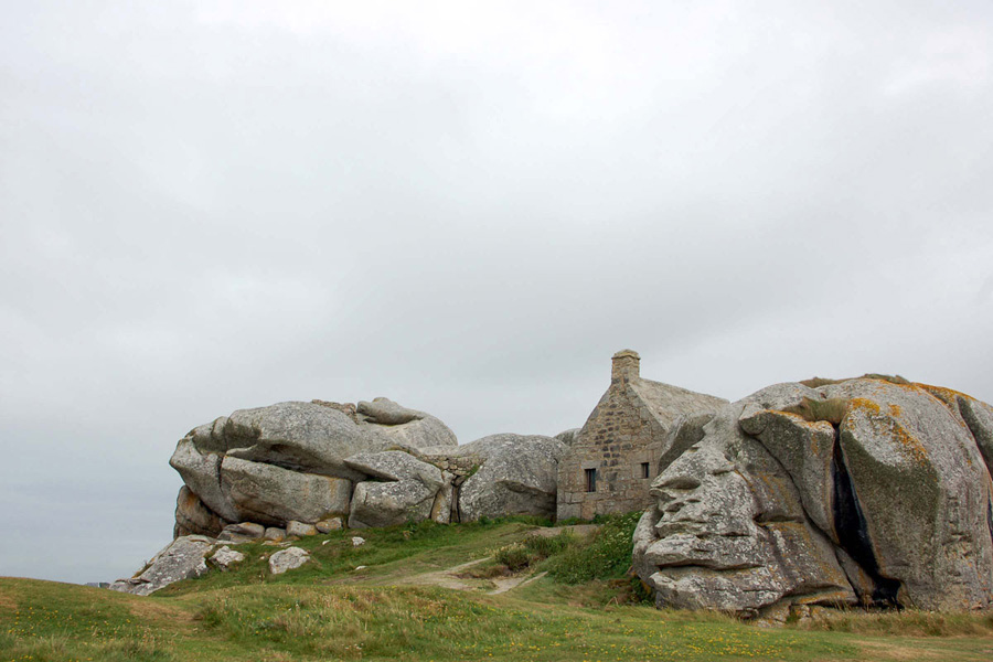 « La petite chapelle dans les rochers »