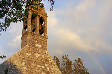 La chapelle bretonne et l'arc en ciel...