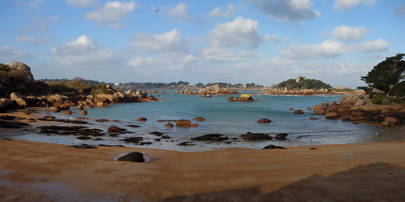 « Le jour se lève sur le château de Costaérès... »