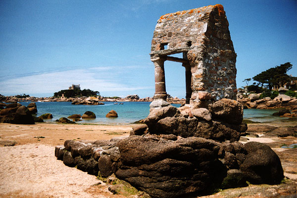 « L'oratoire de Saint-Guirec... »