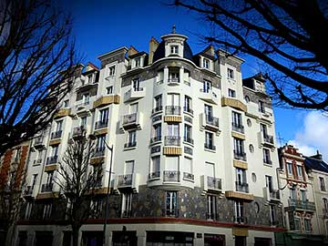 « Et le façade couverte de mosaïque Odorico ! »