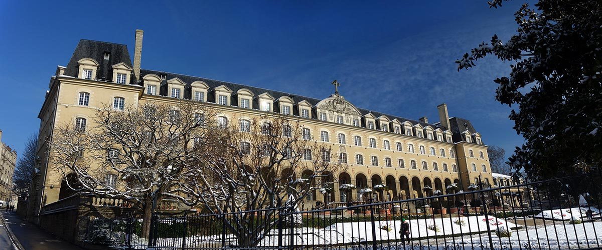 Le bel hôtel particulier du 69 quai Aristide Briand en mai 2017...