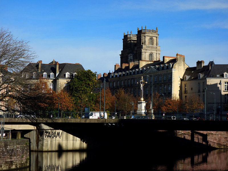 « Vue sur la Place de la Mission... »