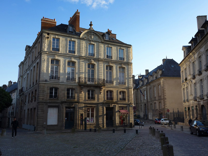 « L'Hôtel de La Bellangerais près de la Cathédrale... »