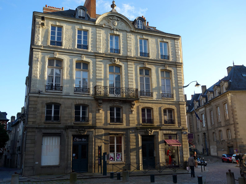 « L'Hôtel de La Bellangerais près de la Cathédrale... »