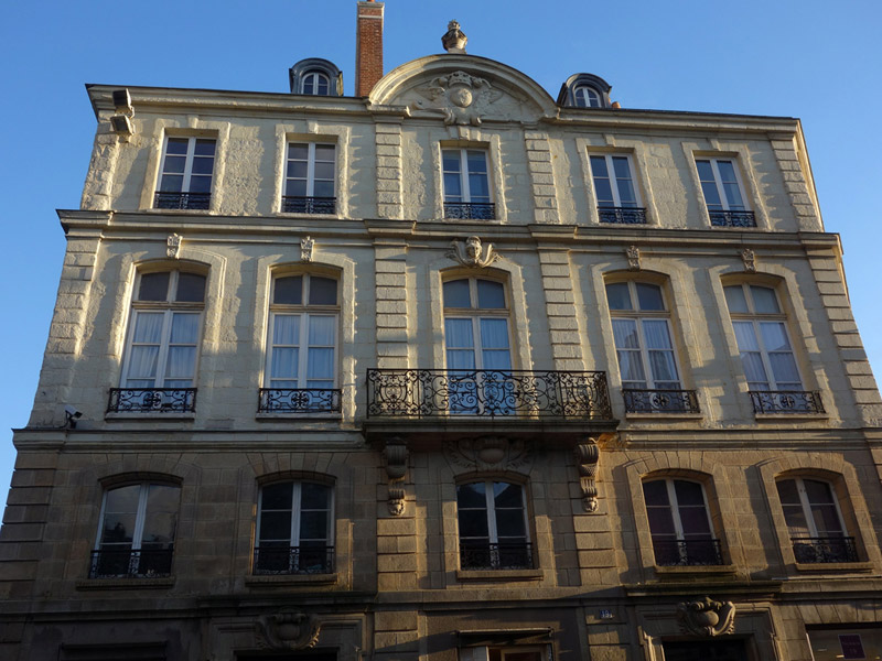 « L'Hôtel de La Bellangerais près de la Cathédrale... »