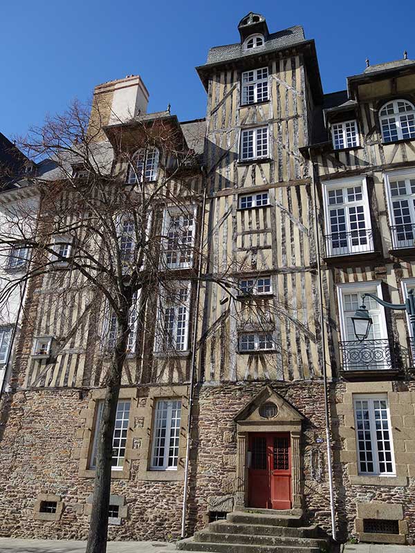 « Le magnifique hôtel de la Noue du XVIIe... »