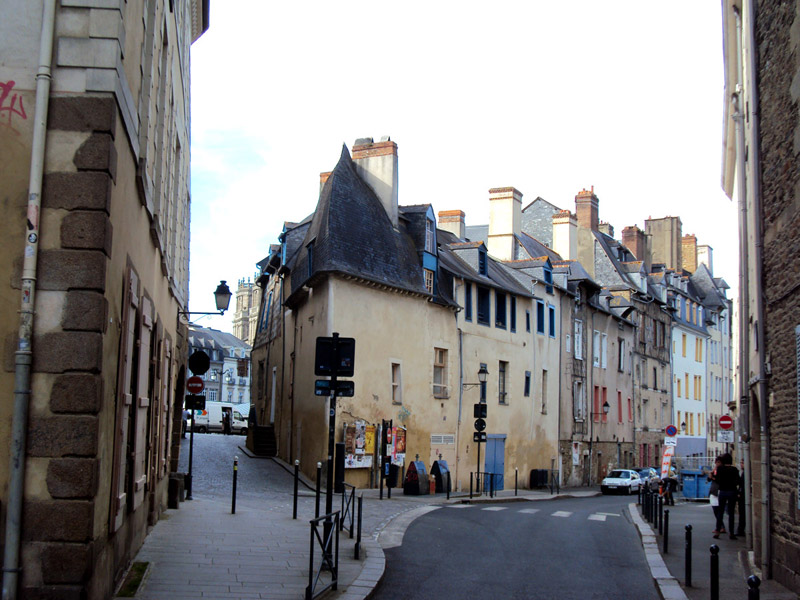 « La drôle de maison rue Saint Louis...