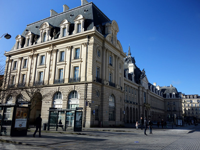 « La Poste République... »