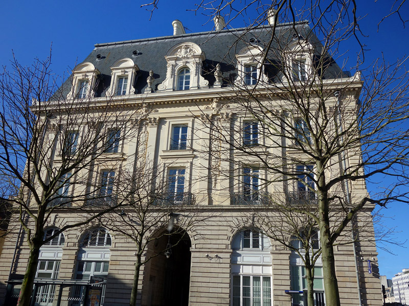 « La Poste République... »