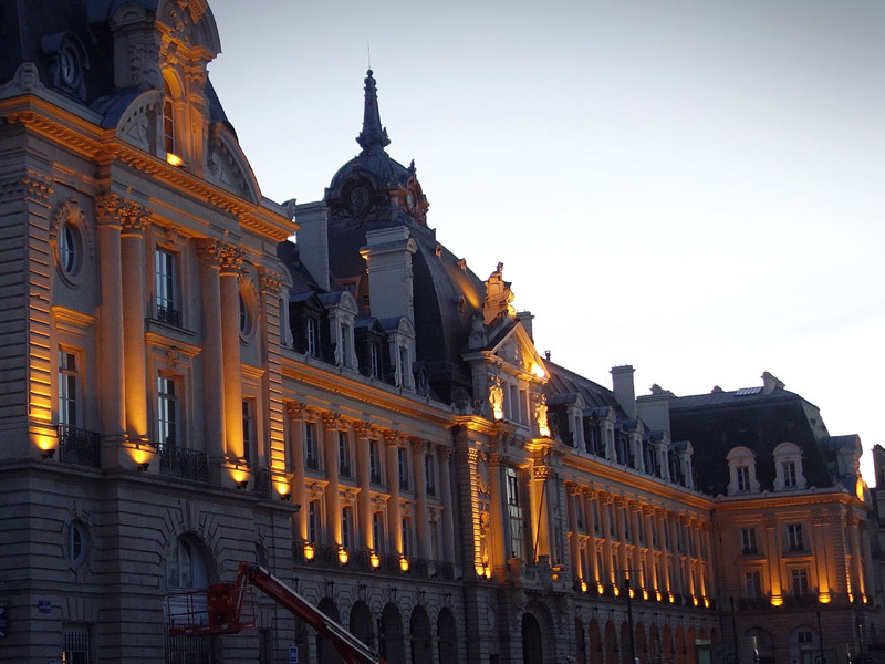 « La Poste République, le soir... »