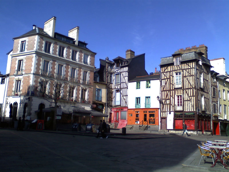 « La Place Saint-Michel le matin... »