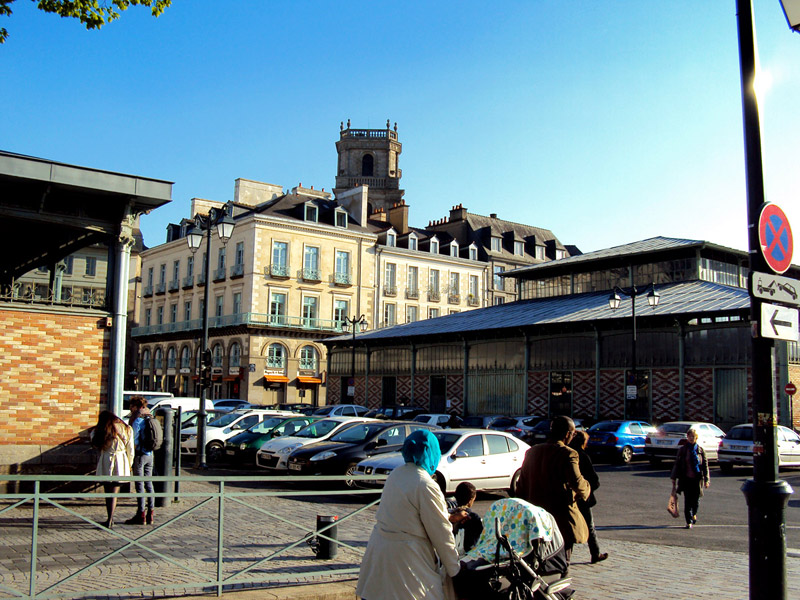 « Perspective sur la Place des Lices... »