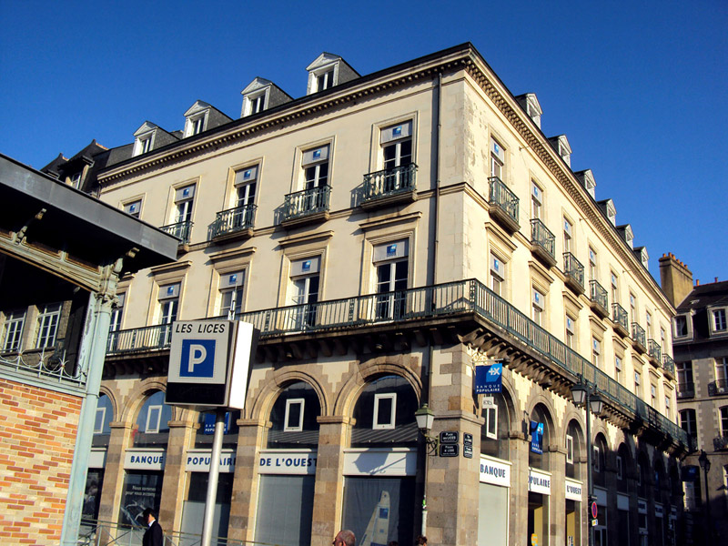 « La Place des Lices, au printemps... »