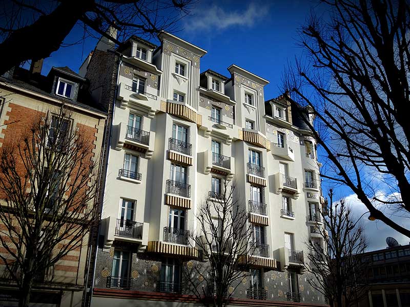 «Le célèbre immeuble Poirier de style art-déco... »