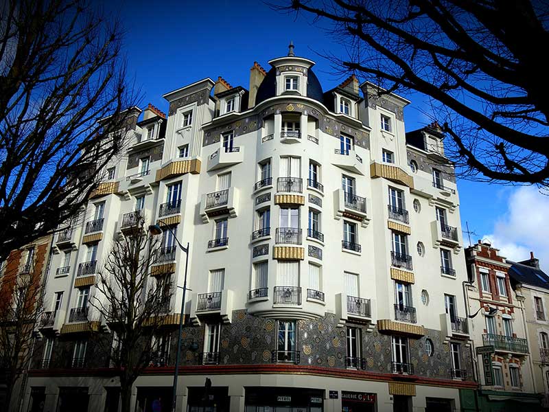 « Et le façade couverte de mosaïque Odorico ! »