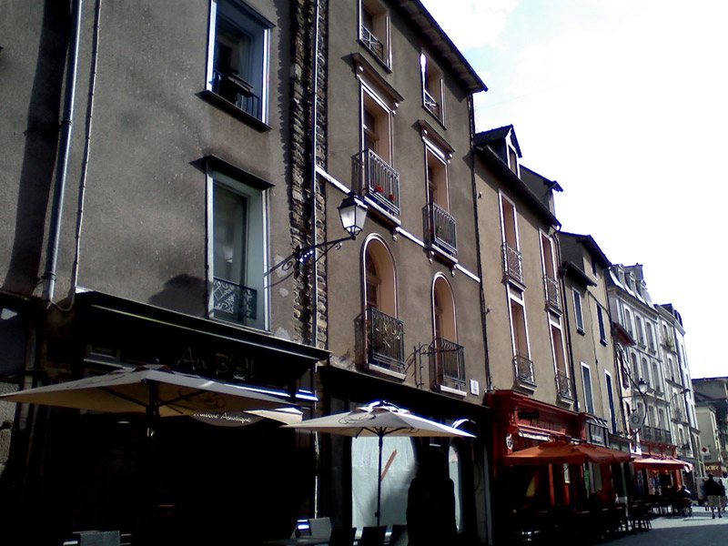 « La rue Vasselot, le matin... »