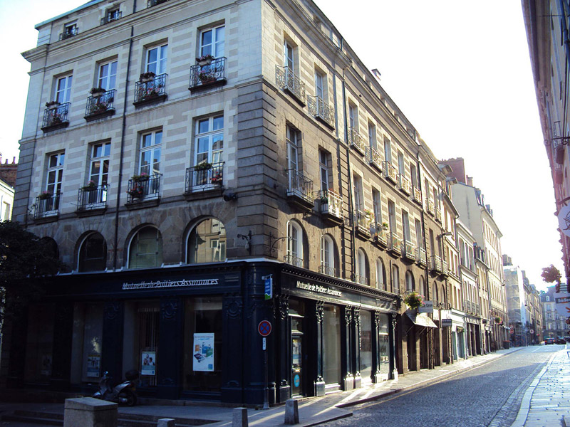« La Rue de Coëtquen, menant à la Marie... »