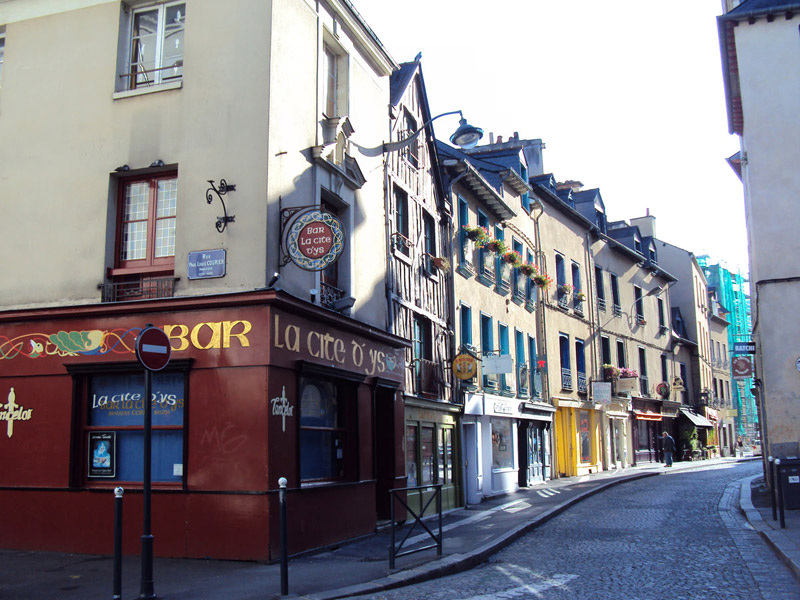 « La rue Vasselot, le matin... »