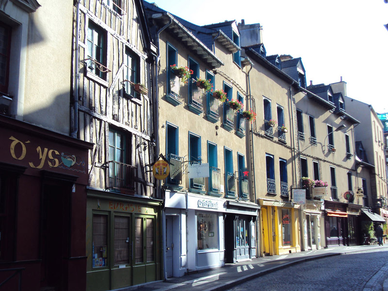 « La rue Vasselot, le matin... »