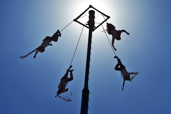 « Les Voladores » - « Les Hommes Volants »
