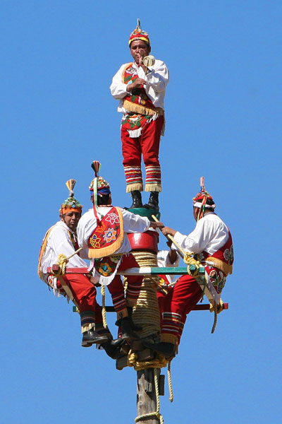 Préparation à la danse des « Voladores » à Papantla
