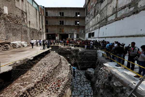 La présentation à la presse de la nouvelle découverte du temple et du jeu de balle - Mexico 17 juin 2017 (Photos Reuters)