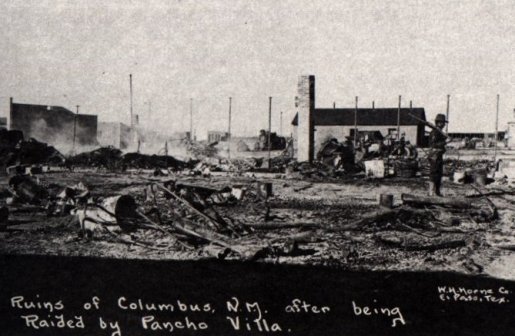 La ville de Colombus devastee apres le raid de Pancho Villa...
