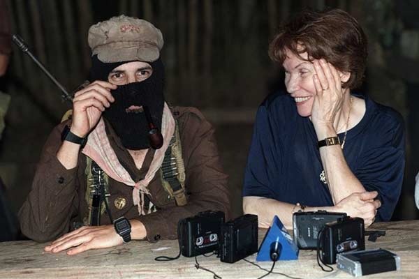 Danielle Mitterrand et le sous-commandant Marcos au Mexique en avril 1996 - Photo AFP - Oriana Elicabe