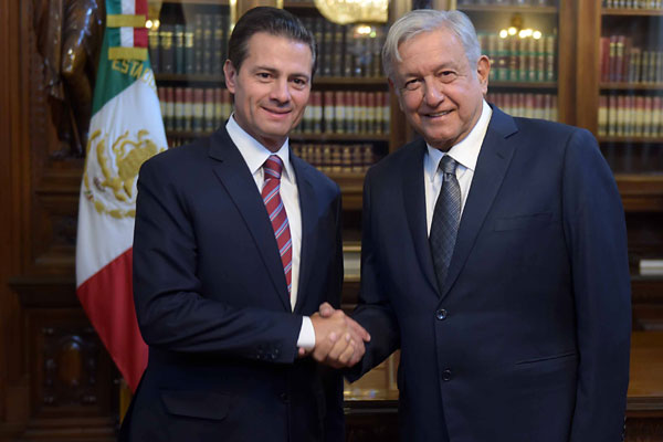 Phot originale : https://fr.m.wikipedia.org/wiki/Fichier:Reuni%C3%B3n_con_el_Presidente_Electo,_Andr%C3%A9s_Manuel_L%C3%B3pez_Obrador_8.jpg