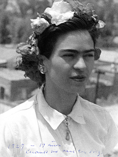 Frida Kahlo à 19 ans, le jour de son mariage avec Diego Rivera (1929) - Collection photographique Vicente Wolf