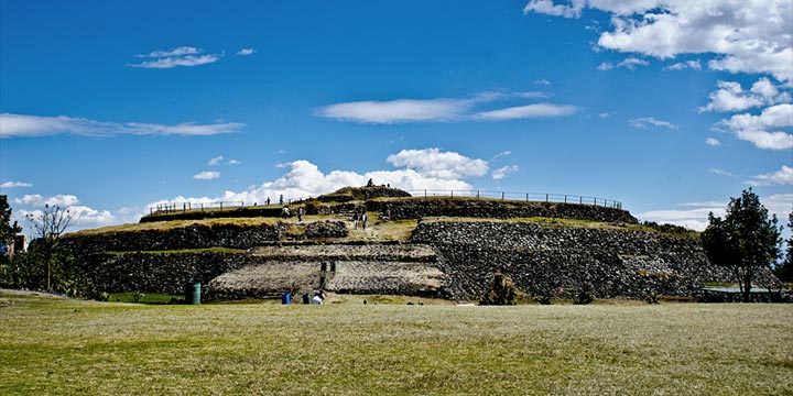 La pyramide de Cuicuilco près de Mexico