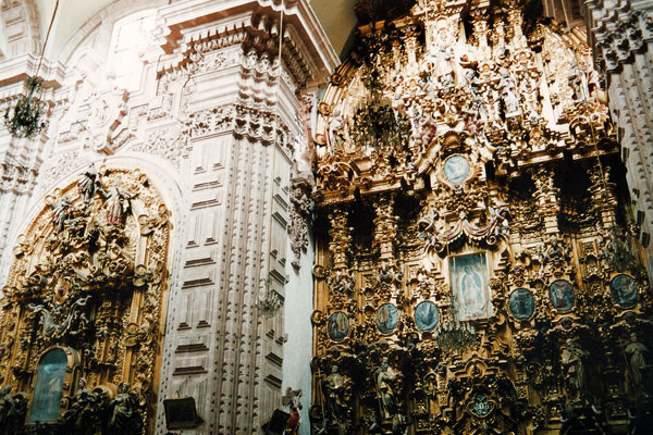 L'intérieur baroque de l'église Santa Prisca de Taxco - Guerrero - Mexique