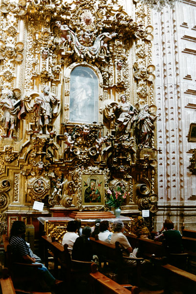 Les fidèles de l'église Santa Prisca de Taxco - Guerrero - Mexique