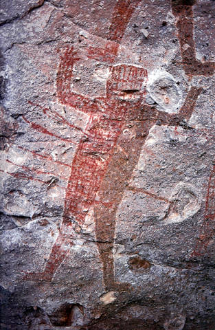 « La Cueva del Enjambre » - « La Caverne de l'Essaim » - On remarque remarque un homma levant les bras...